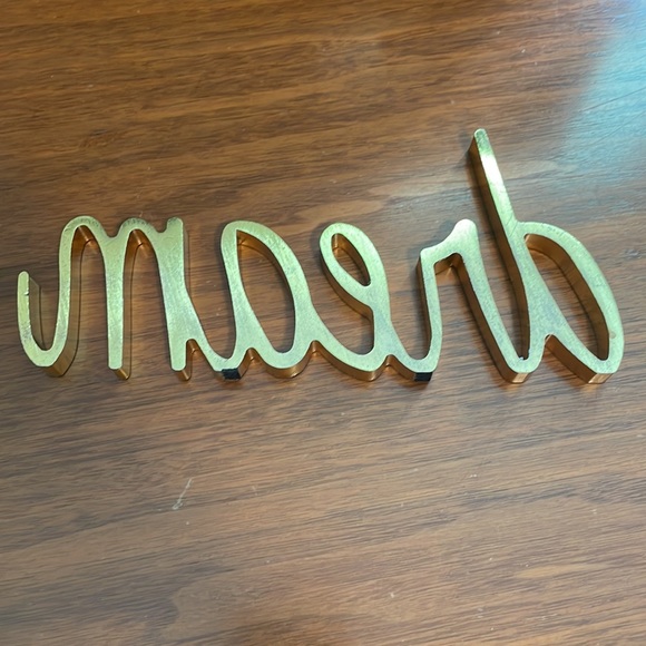 “Dream” metallic script decor - Picture 4 of 6